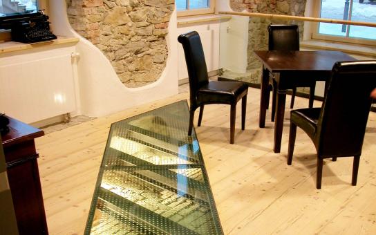 Materialmix mit Glas und Holz, Bodenmanufaktur Marcel Geyer, Pfronten Materialmix am Boden, Glas und Holz